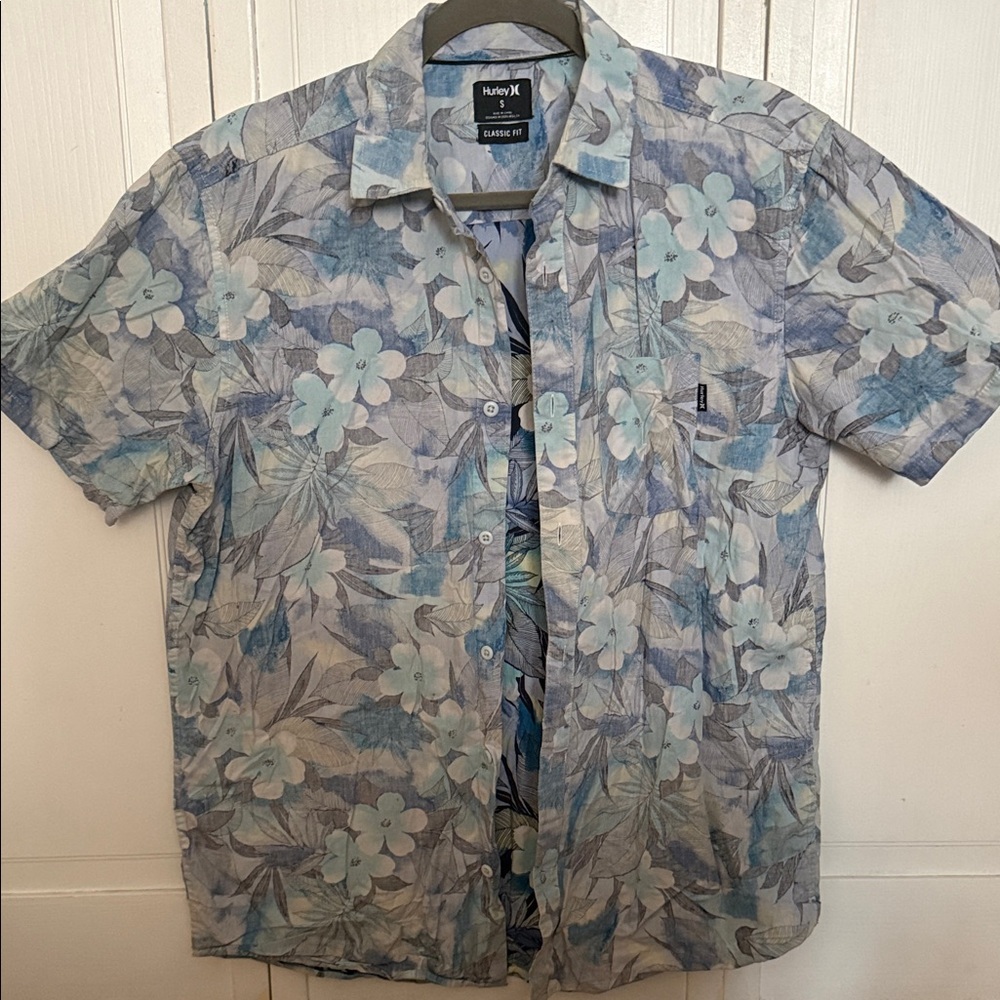 Hurley Light Blue Floral Short-Sleeve Button-Up Mena Shirt Size Small